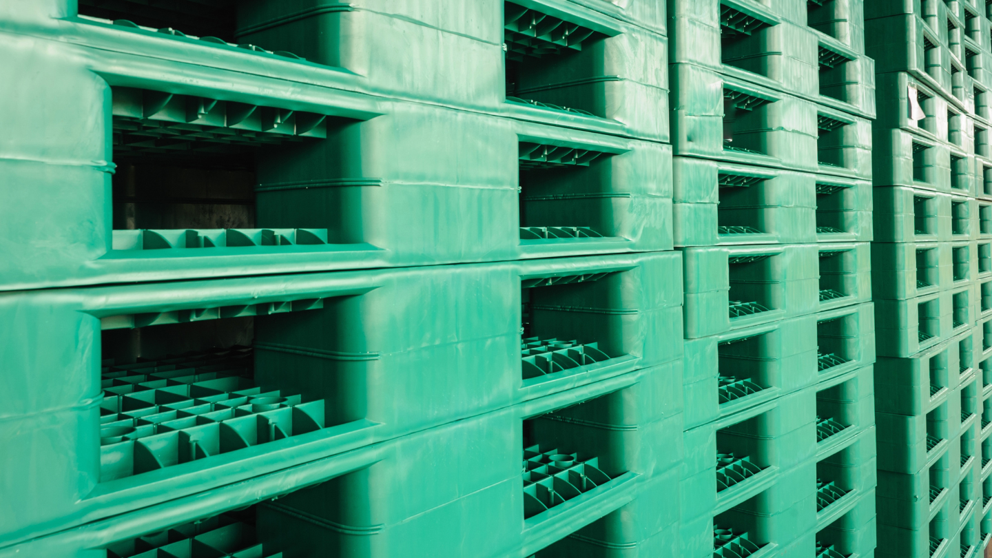 משטח פלסטיק – יתרונות השימוש במשטחי פלסטיק בתעשייה ובמחסנים